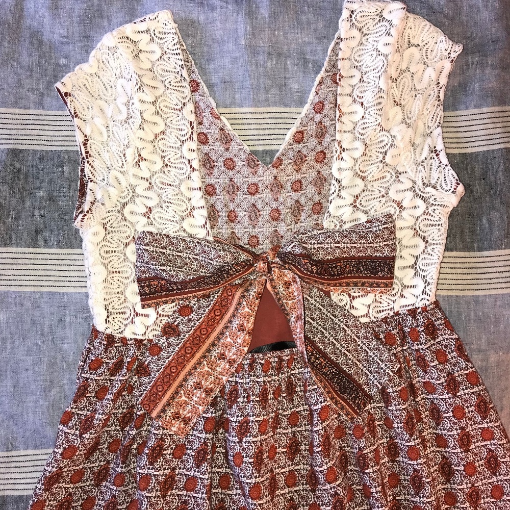 Doe & Rae Small Tie Detail Dress